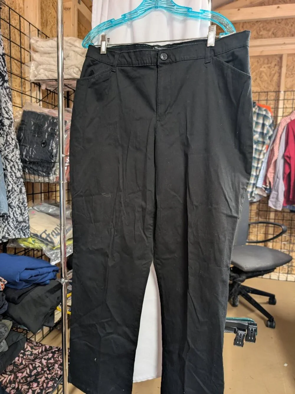 Lee Relaxed Fit Black Pants - 25% Off When You Bundle 5+ Items!